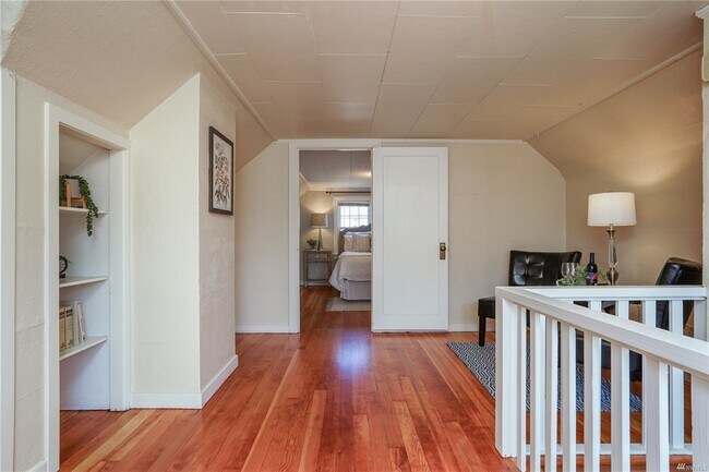 2nd Floor Hallway - 1215 N Anderson St