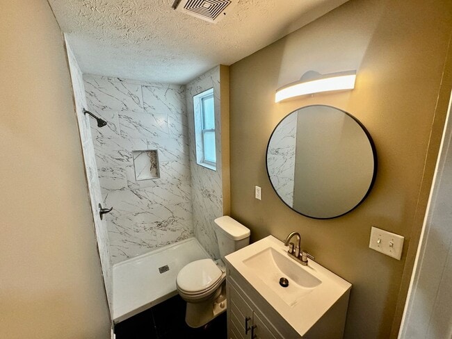 Building Photo - Shelby Park Studio Apartment - $650, Section 8 Welcome