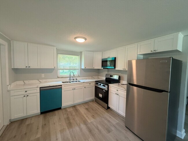 Building Photo - 5904 Kingsview Ln