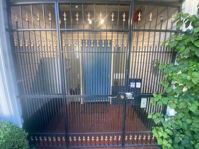 Building Photo - Epic Real Estate & Asso. Inc. - Beautiful, Spacious & Sunny 2 br/2ba Condo Available in Mission -...