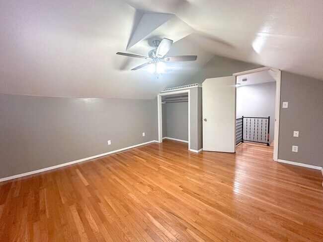 Building Photo - 3 bedroom 2 bath