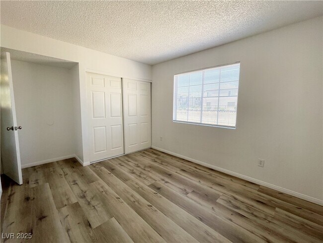 Building Photo - 2705 Jennydiane Dr