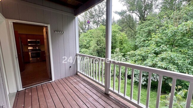 Building Photo - Spacious 3BD I 2.5BA Duplex Near the Yamhi...