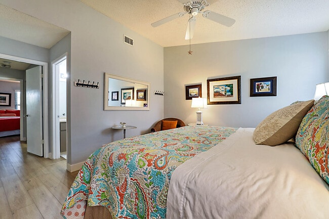 Building Photo - 8071 SE Villa Cir
