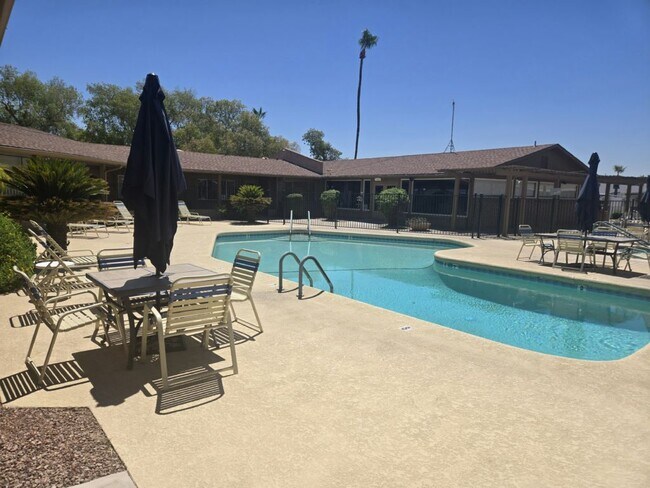 Building Photo - 10701 N 99th Ave