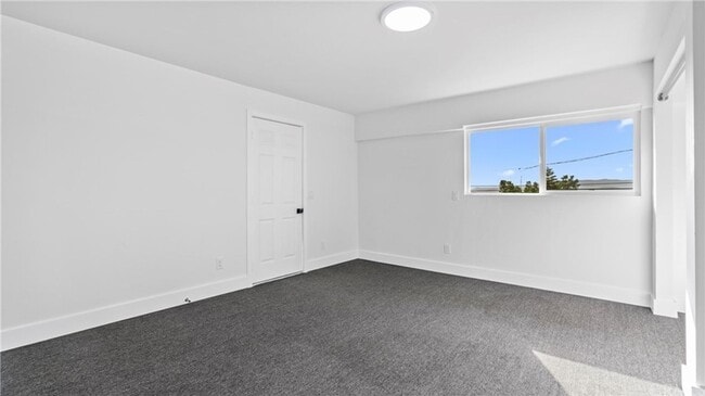 Building Photo - Fabulous Home off of Grand Avenue area ava...