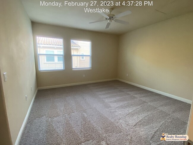 Building Photo - Pristine Condo with New Carpet and Dual Master Suites