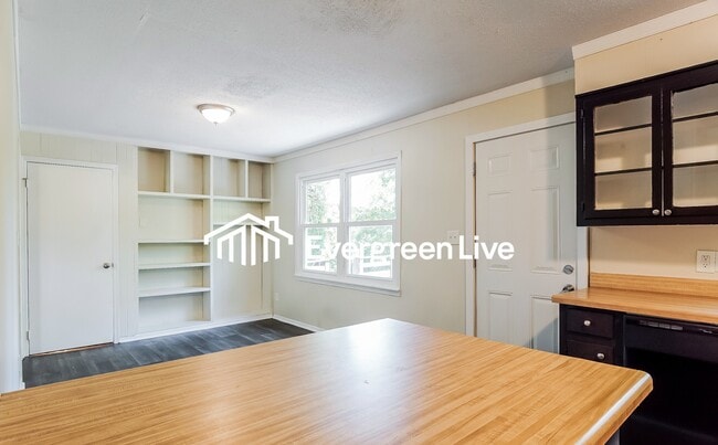 Building Photo - 872 Burning-Tree Trail