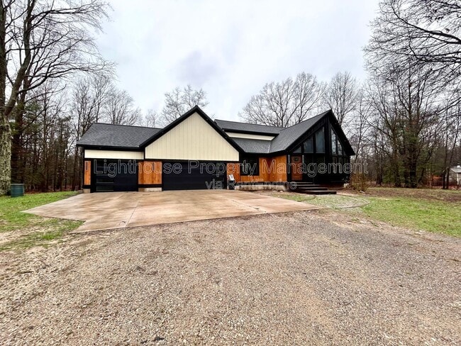 Building Photo - 1505 N Green Creek Rd