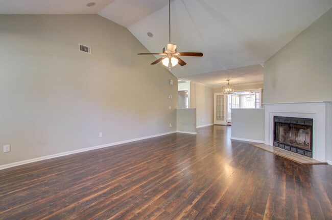 Building Photo - 156 Pecan Grove Ave