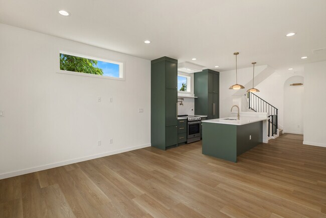 Building Photo - 3638 Greenwood Ave N
