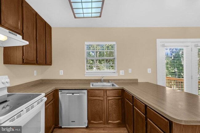 Building Photo - 5743 Burke Towne Ct