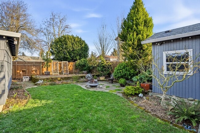 Building Photo - Charming SE Portland Bungalow with Dreamy Backyard Retreat & Stylish Updates