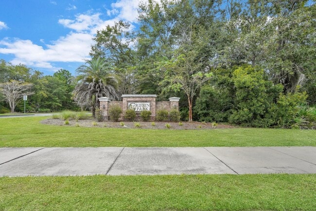 Building Photo - AVAILABLE NOVEMBER (PET FRIENDLY)