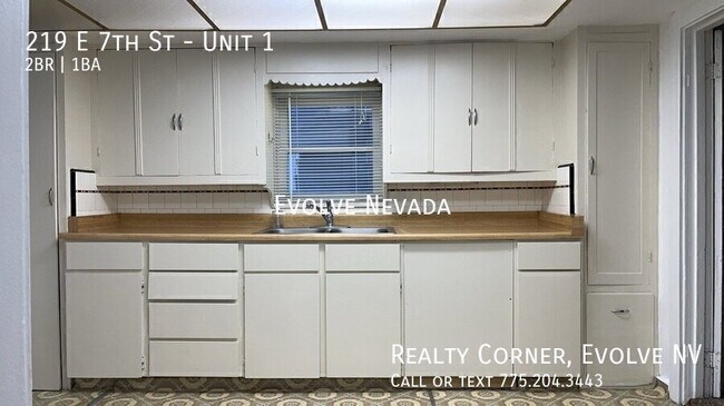 Building Photo - 219 E 7th St