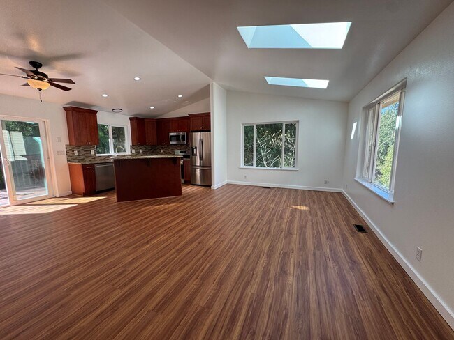 Building Photo - Perez- Sandalwood