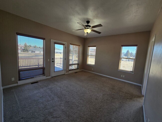 Building Photo - 215 Valley View Dr