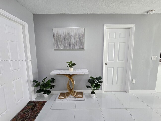 Building Photo - 1604 SW 7th St