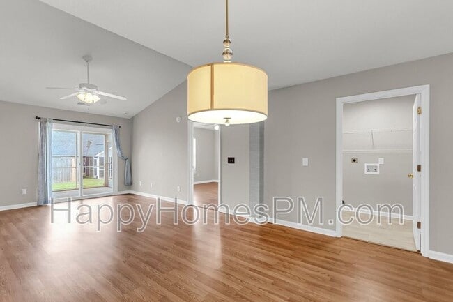 Building Photo - 7359 Suncatcher Dr