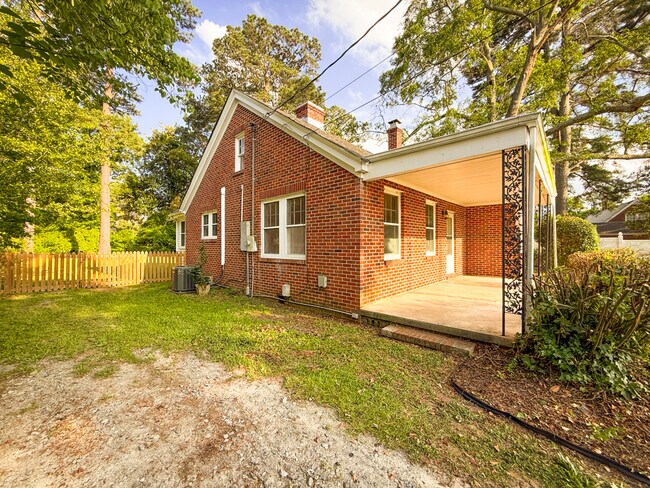 Building Photo - 608 N Jackson St