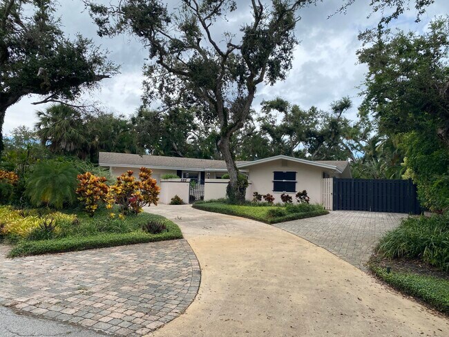 Building Photo - 535 Flamevine Ln
