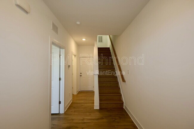 Building Photo - 15325 Sunray Wy