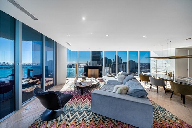 Building Photo - 700 NE 26th Terrace