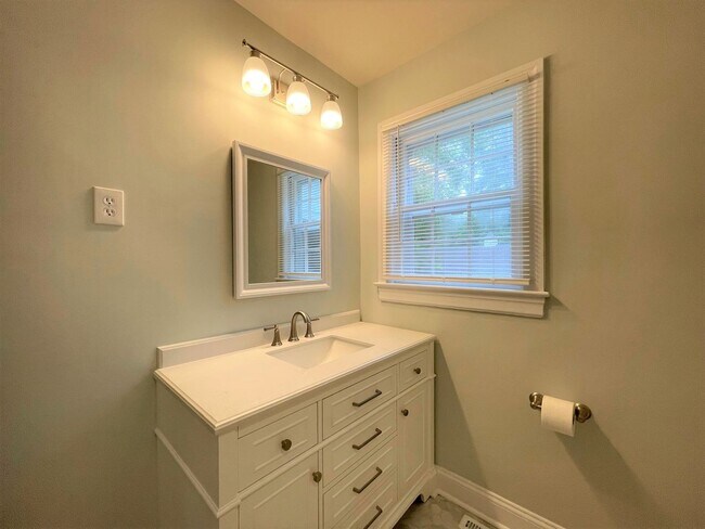 Building Photo - Everything you’ve been dreaming of is here. Lease today!