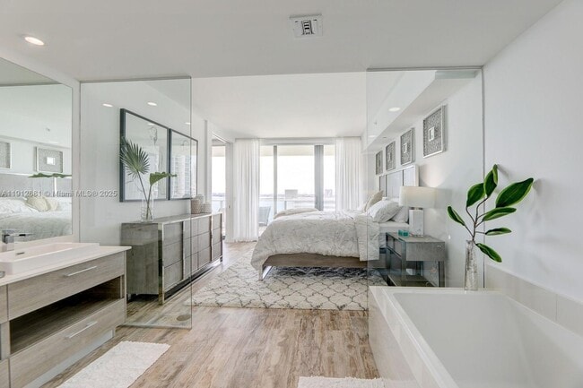 Building Photo - 650 NE 32nd St