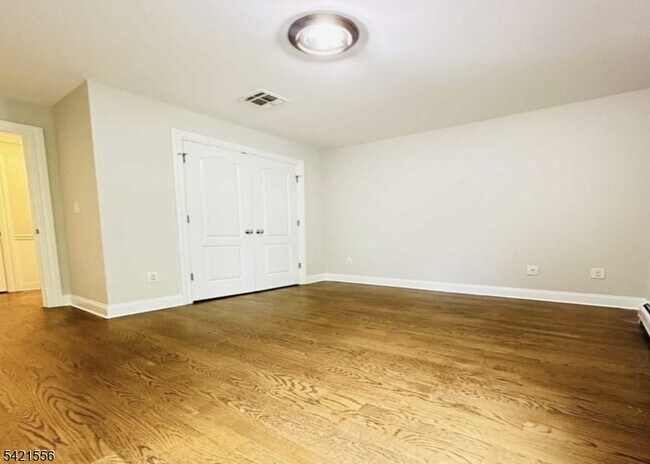 Building Photo - 46 Skymark Ct