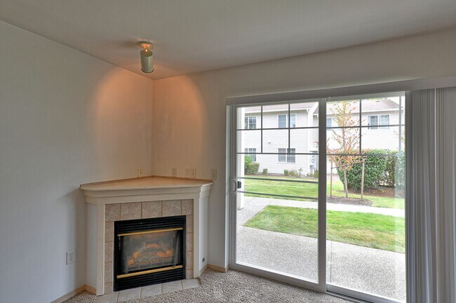 Building Photo - Charming 2-Bedroom Ground-Level Home in Qu...