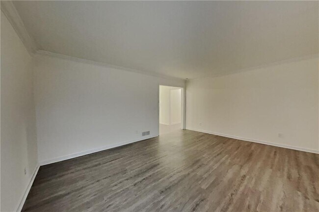 Building Photo - 3350 Turtle Lake Club Dr SE