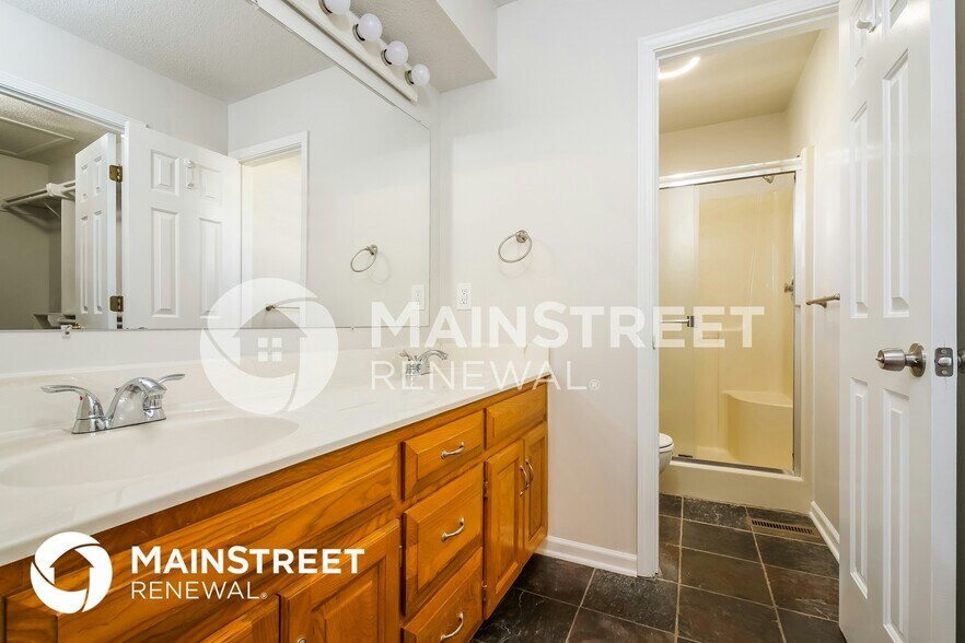 Building Photo - 3320 S Bryn Mawr Dr