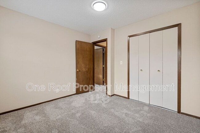 Building Photo - 701 Linwood Dr