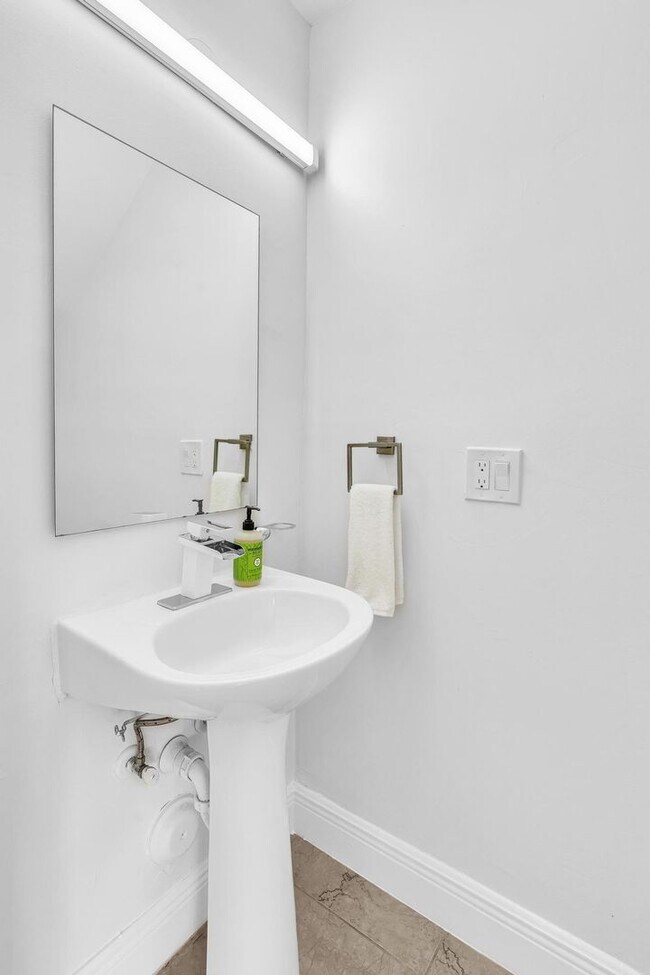 Building Photo - Fully Furnished Townhome in East Hollywood!
