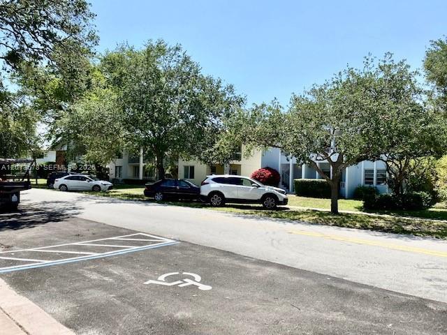 Building Photo - 517 Menendez Ave