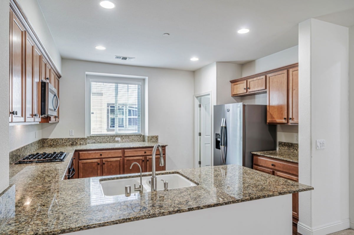 Building Photo - 6704 S Mariposa Ln