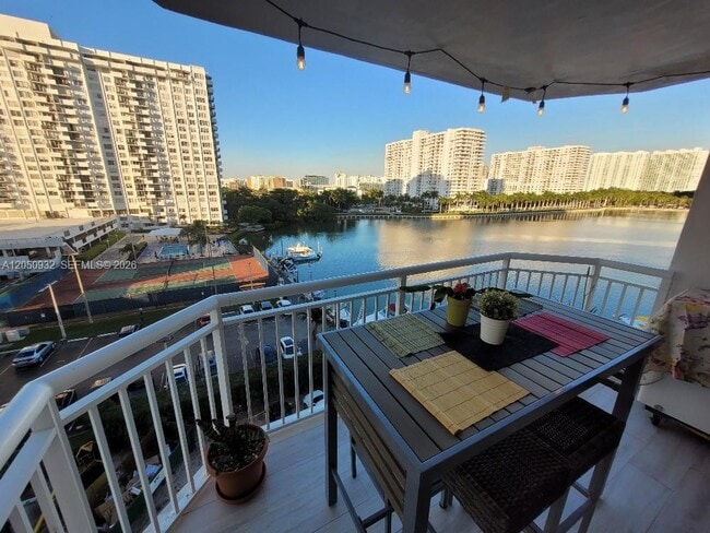 Building Photo - 18081 Biscayne Blvd