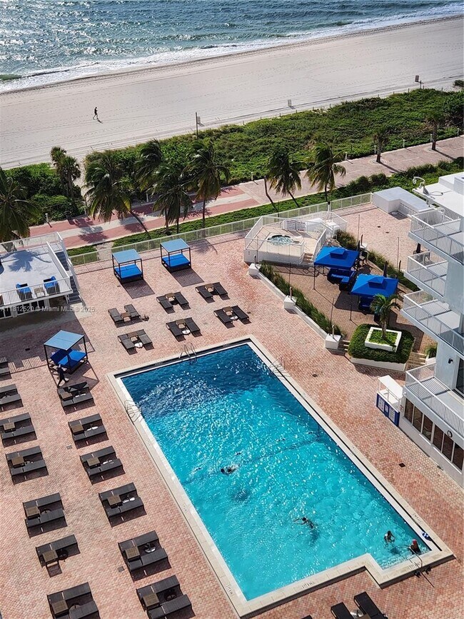 Building Photo - 5401 Collins Ave