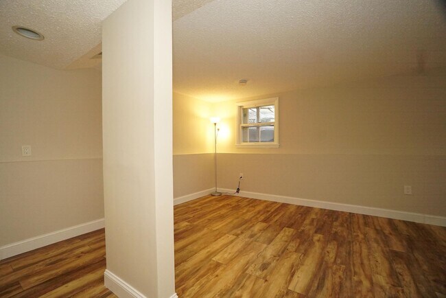 Building Photo - 42 Woodfield St