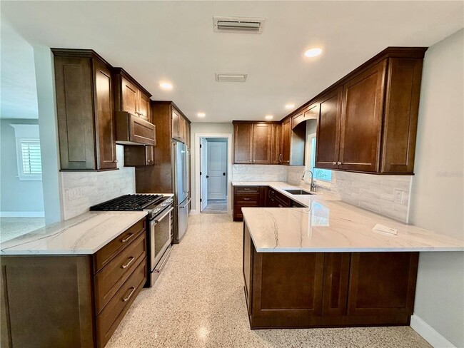 Building Photo - 17045 Dolphin Dr