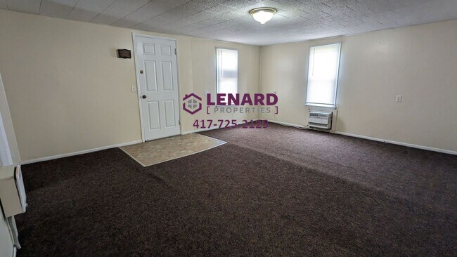 Building Photo - Cozy 2 Bedroom, 1 Bathroom Home!