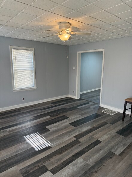 Building Photo - 506 Broad St