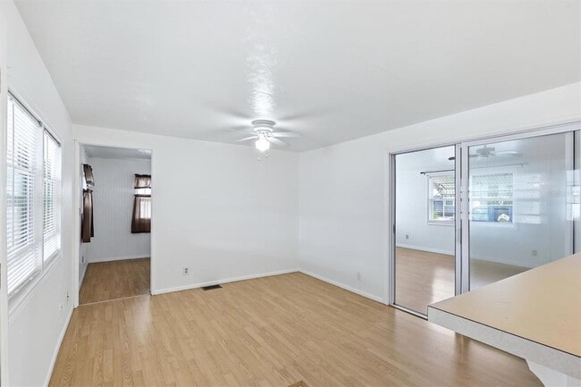 Building Photo - 5236 Kenwood Ave