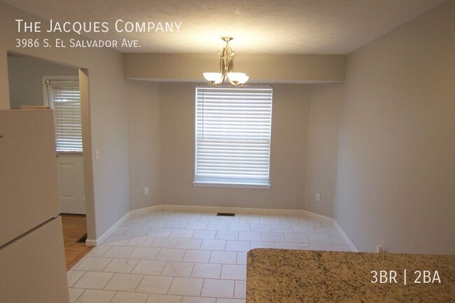 Building Photo - Very Clean 3 Bedroom 2 Bath 3 Car Garage F...