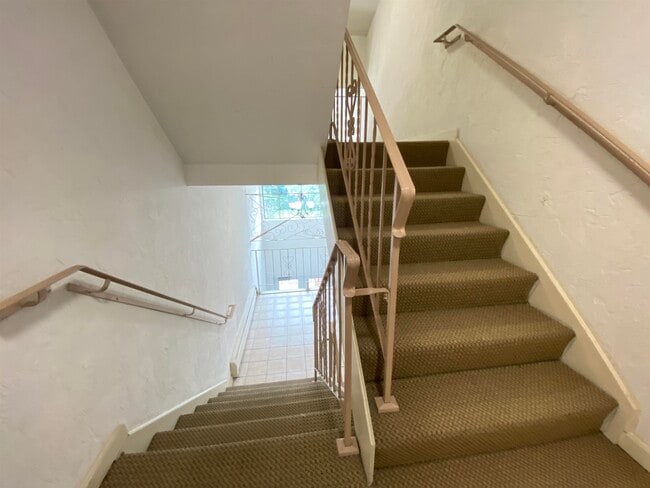 Building Photo - 377 Huse Rd