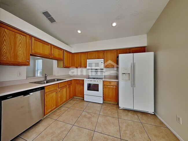 Building Photo - 96 Knights Hollow Dr