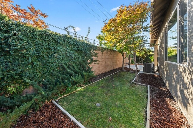 Building Photo - 8099 Traditions Ct