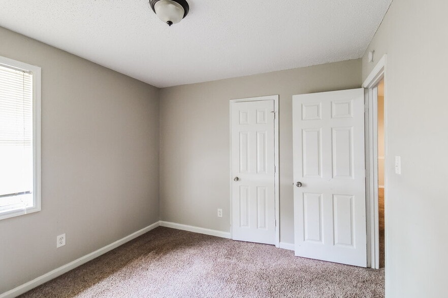 Building Photo - 481 Village Square Ct