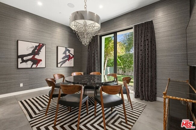 Building Photo - 853 N Kilkea Dr